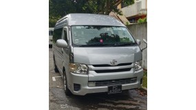 13座 含专业司导租赁 按小时包车 Toyota Combi (Group of 13)